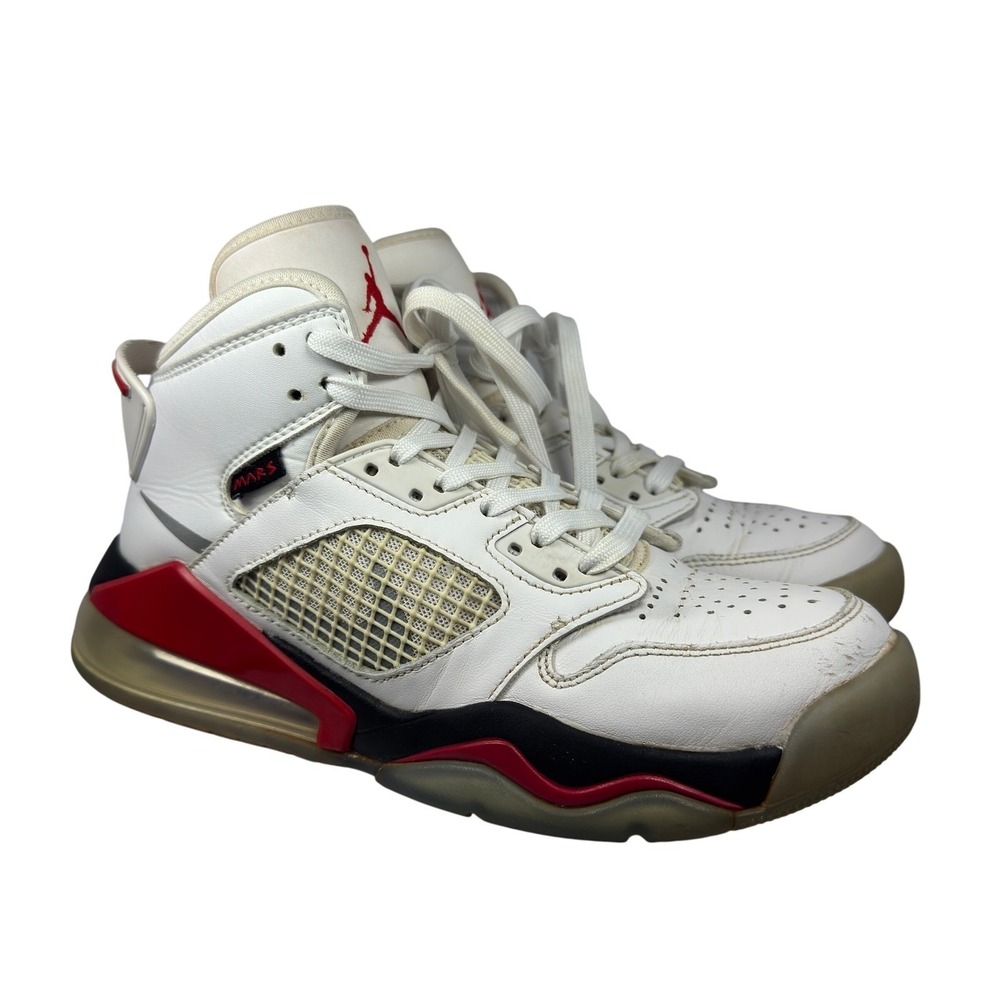 Nike Air Jordan Mars 270 White Red Basketball Sneakers‎ Boys Size 5Y